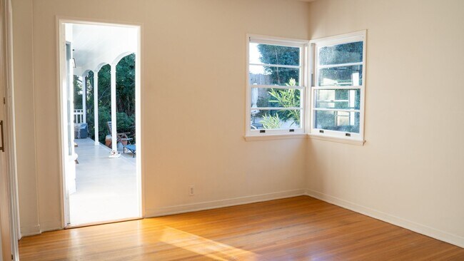 Building Photo - Classic View Park Rental