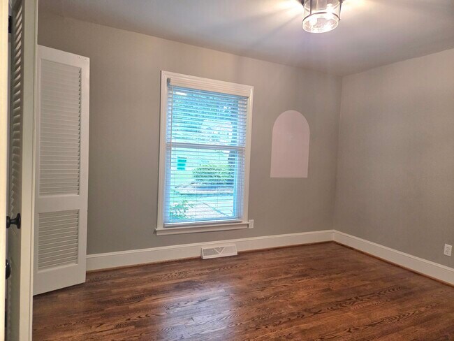 Building Photo - 6126 Netherwood Dr