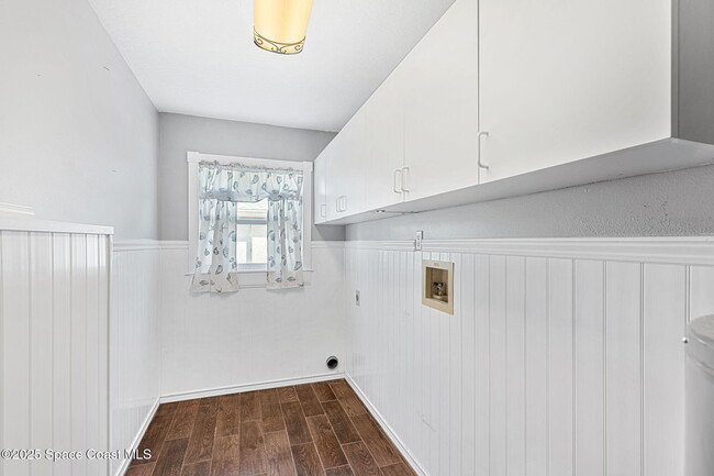 Building Photo - 445 Diana Blvd