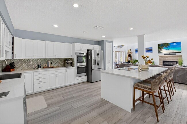 Building Photo - 6701 Hillside Ln