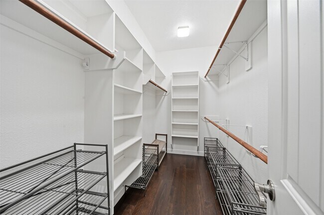 Building Photo - 1427 Scharpe St