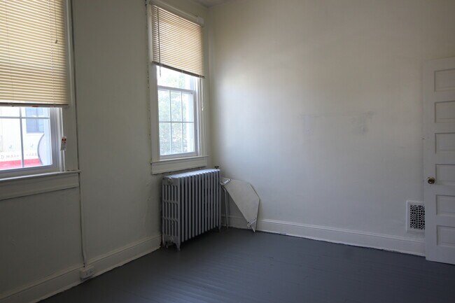 Building Photo - Spacious 5BD/1BA Remington Home w/ W/D! Available 8/14