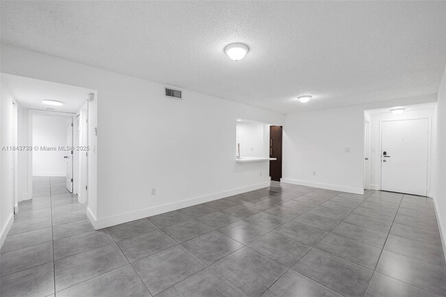Building Photo - 9407 Fontainebleau Blvd