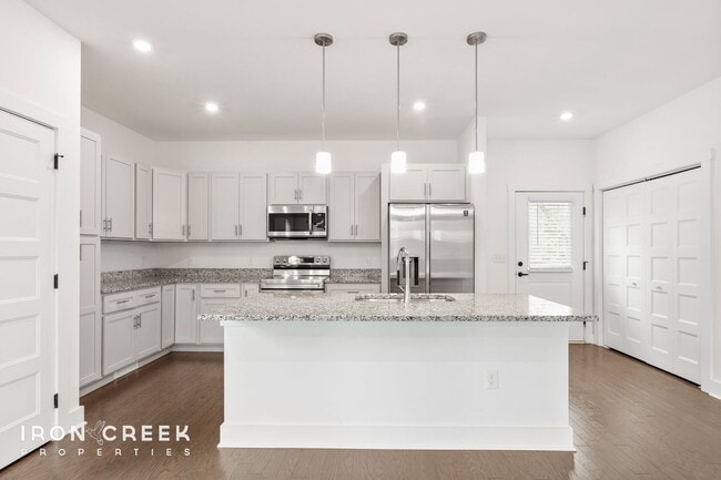 Building Photo - Stunning Three-Bedroom Home in Candler
