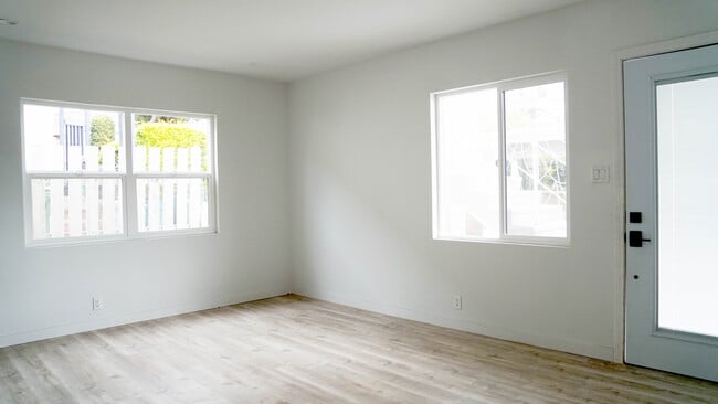 Building Photo - 1621 Micheltorena St