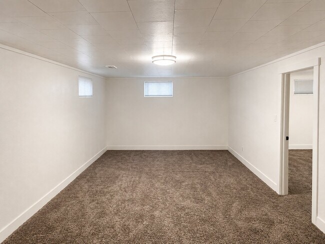 Building Photo - 1151 Helen
