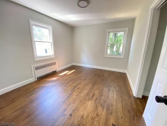 Building Photo - 905 Sanford Ave