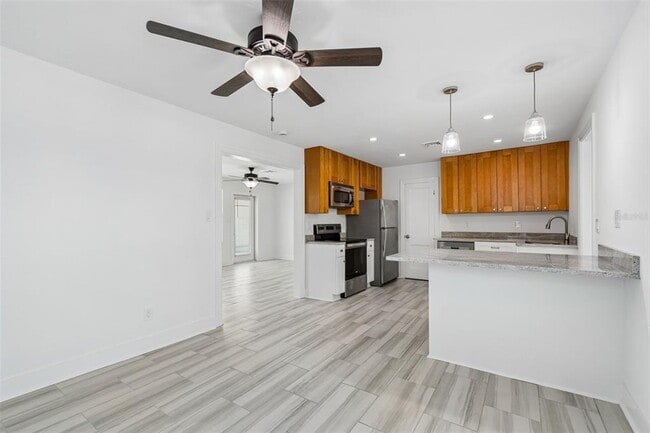 Building Photo - 8125 Bayshore Dr