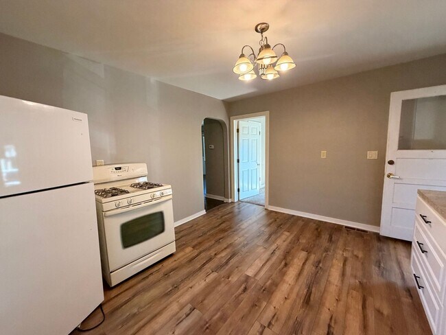 Building Photo - 446 Fontenelle St SE