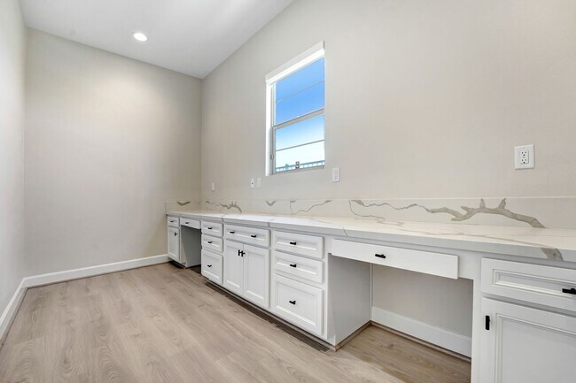 Building Photo - Stunning New Build Home with Breathtaking ...