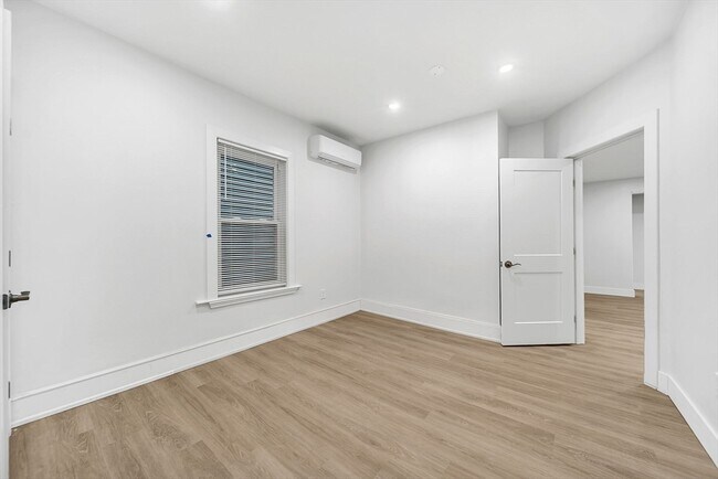 Building Photo - 92 Willow St