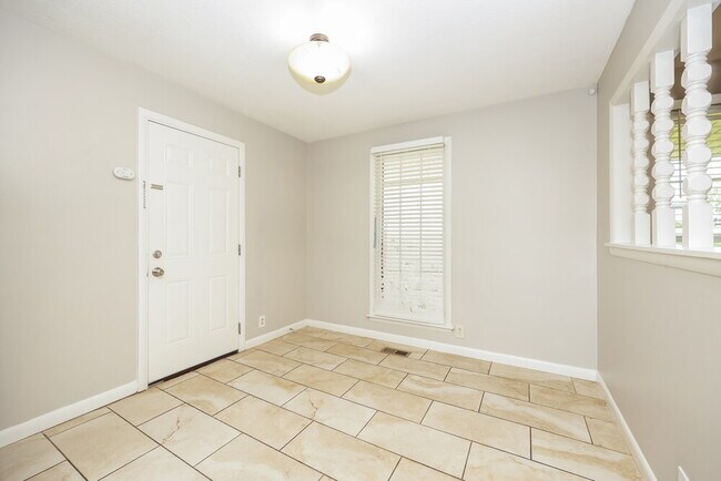 Building Photo - 702 Valley Green Dr