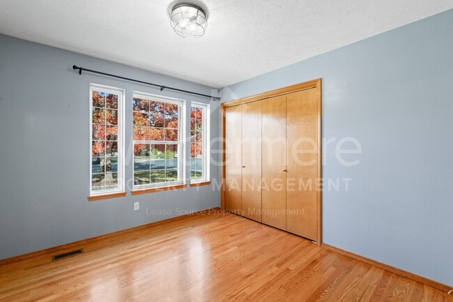 Building Photo - Beautiful 4-Bedroom Home In The South Hill...