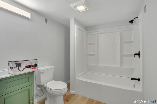 Building Photo - 194 Hartford Rd