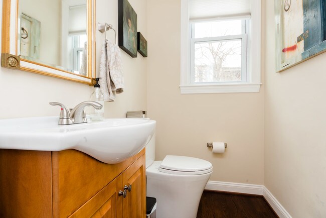 Building Photo - 1319 Corbin Pl NE