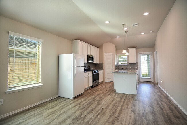 Building Photo - 21434 Holly Heights Rd