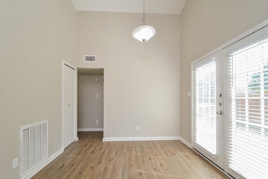 Building Photo - 4507 Nervin St