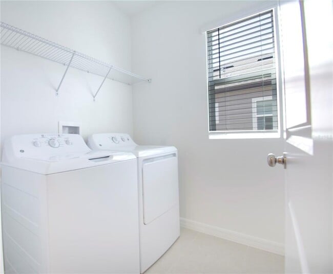 Building Photo - 3396 Lapis Lk Dr