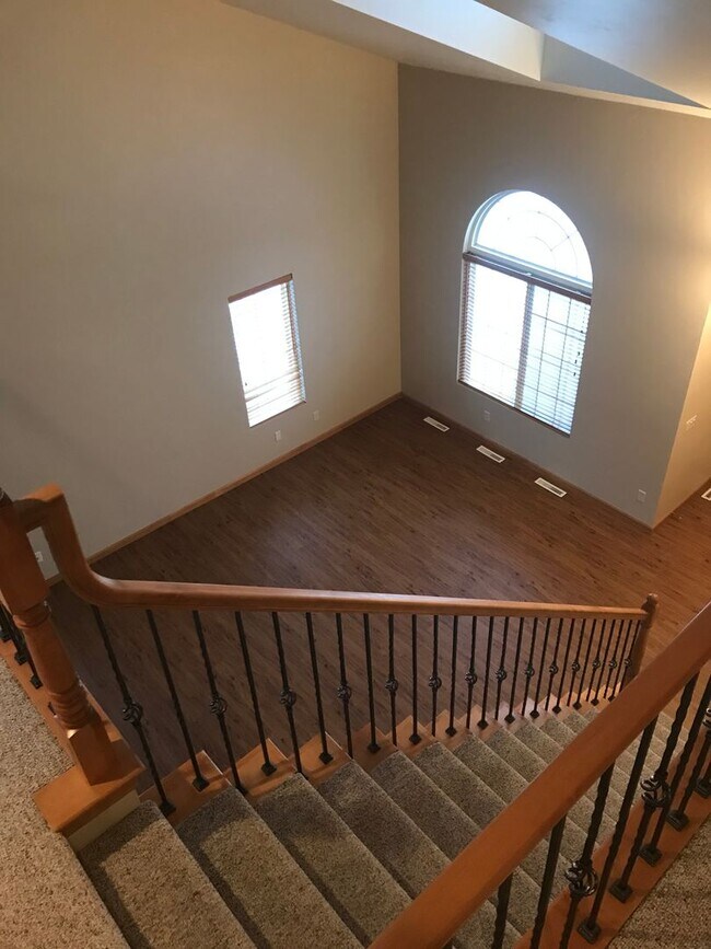 Building Photo - 2100 River Point Ct