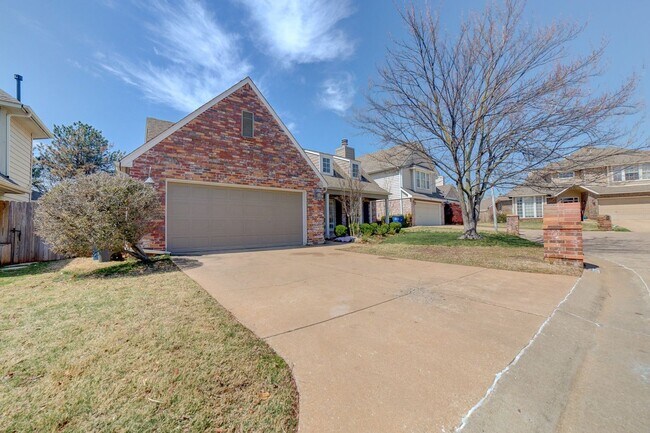 Building Photo - South Tulsa Gem! Large 3/2 Rental Home