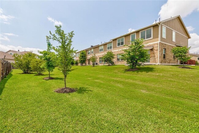 Building Photo - 1620 Bryant Dr