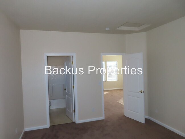 Building Photo - 11 Huerta Ave