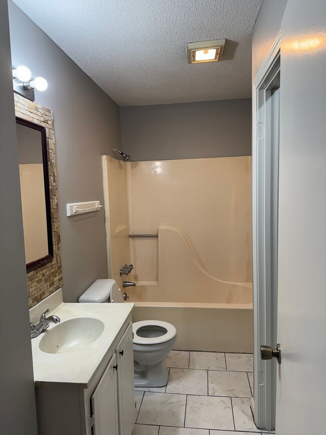 Building Photo - 331 E Gilmore St