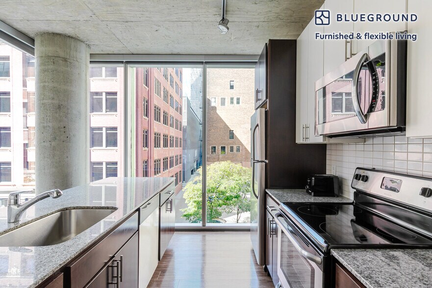 Building Photo - 601 W Jackson Blvd