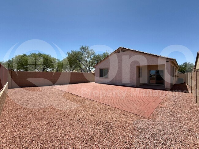 Building Photo - 38032 W Vera Cruz Dr