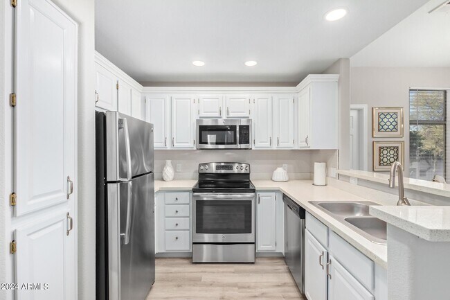 Building Photo - 11375 E Sahuaro Dr