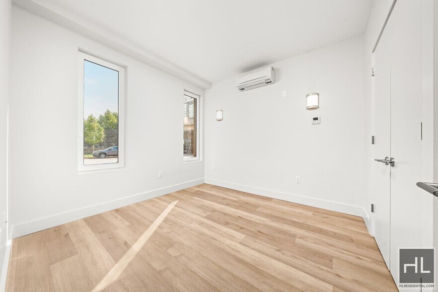 Primary Photo - BRUCKNER BOULEVARD