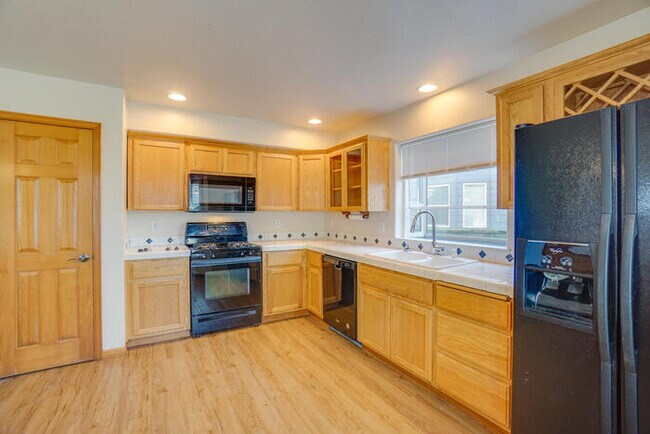 Building Photo - BEAUTIFUL FOUR BEDROOM IN CAMAS