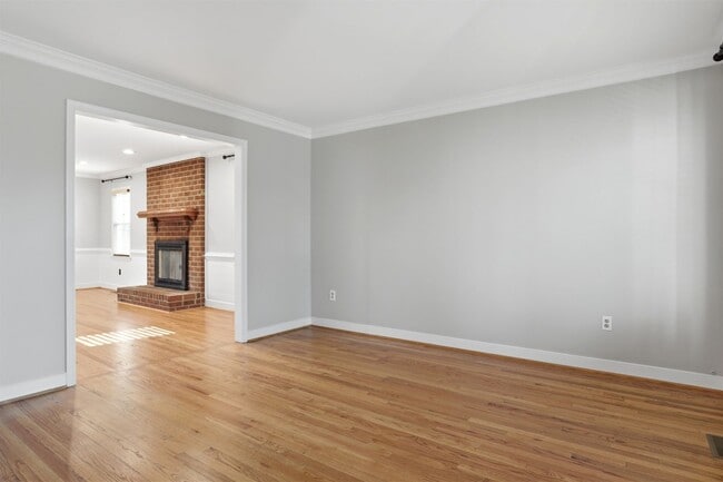 Building Photo - LOVELY 4 BEDROOM HOME IN MONACAN HILLS