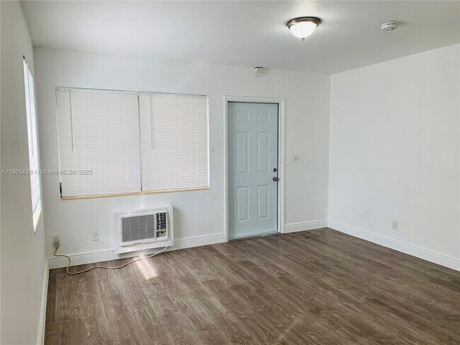 Building Photo - 738 NE 86th St