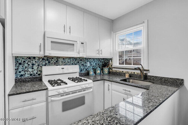 Building Photo - 1304 Ocean Ave N