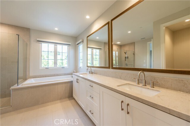 Building Photo - 152 Statura