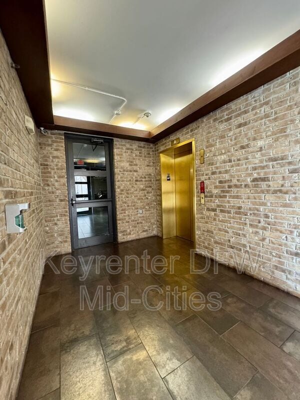 Building Photo - 6631 Via Positano