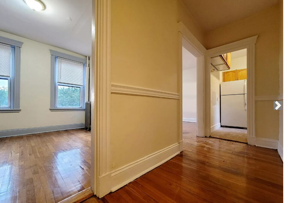 Building Photo - 368 Riverway