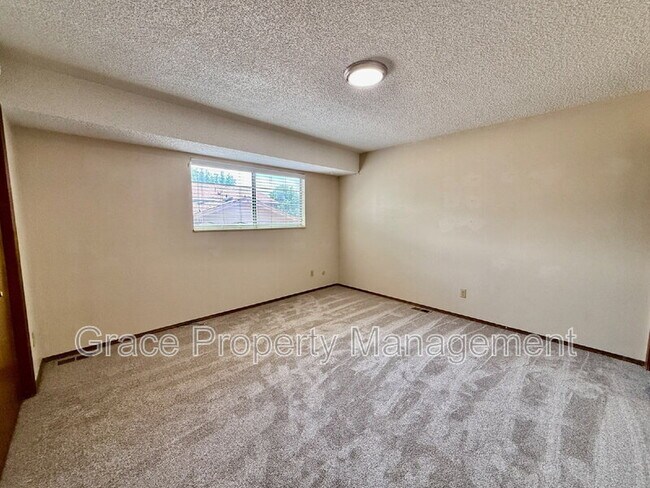 Building Photo - 13092 Monroe Dr