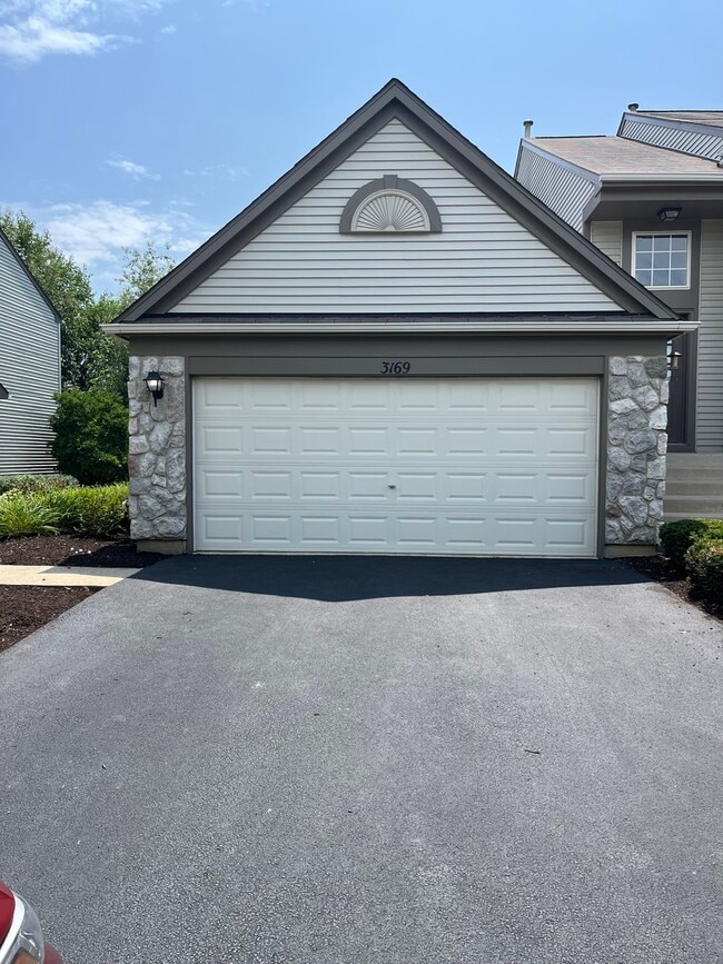 Primary Photo - 3169 Bromley Ln