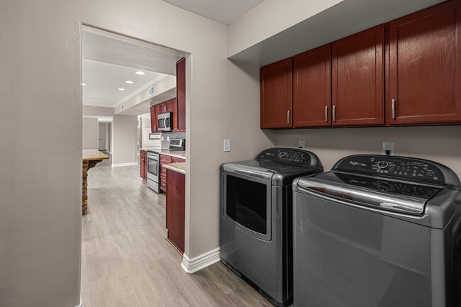 Building Photo - 6724 N 58th Pl