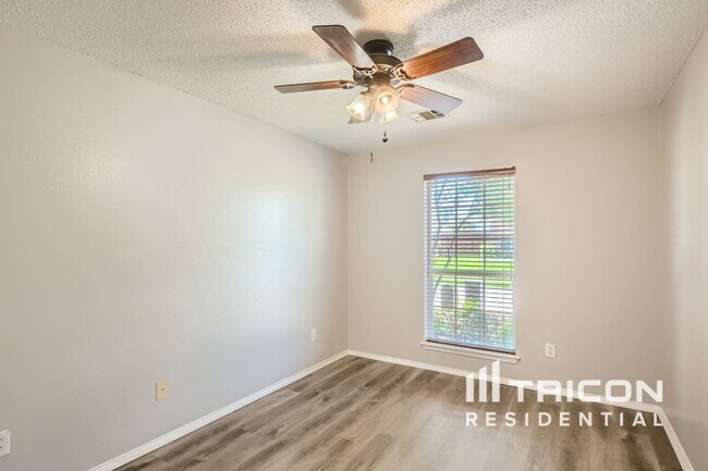 Building Photo - 7602 Tidewater Dr