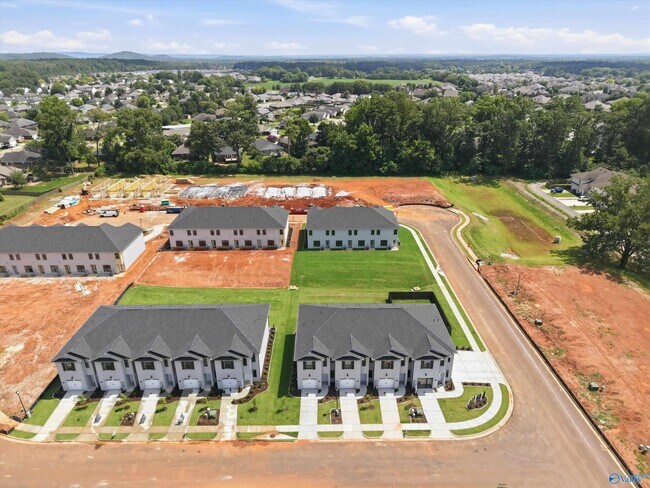 Building Photo - 8 Whispering Oak Dr SW