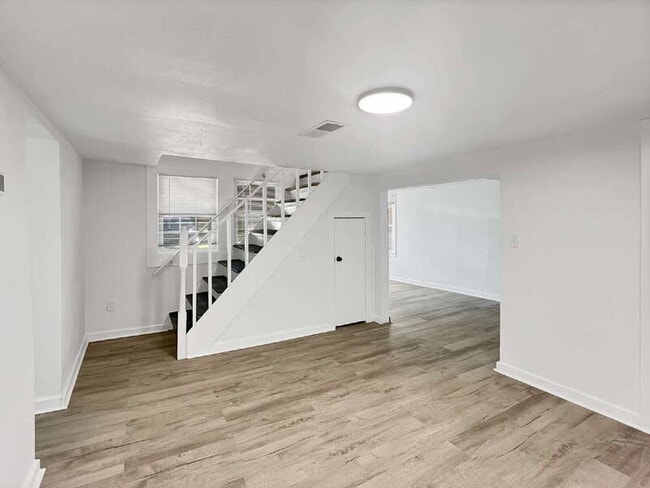 Building Photo - 2006 Texas Ave