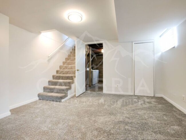 Building Photo - Updated Duplex Available in Salt Lake City