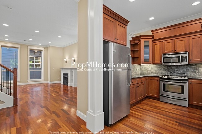 Building Photo - Beautiful Two Bedroom Townhouse In Humboldt - End Unit!