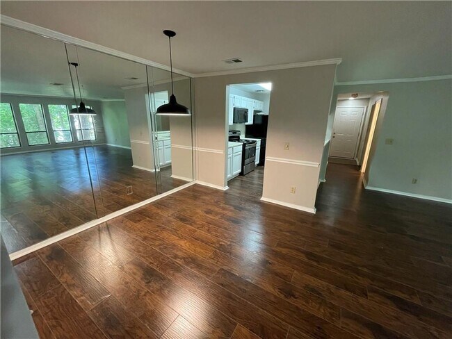 Building Photo - 423 Warm Springs Cir