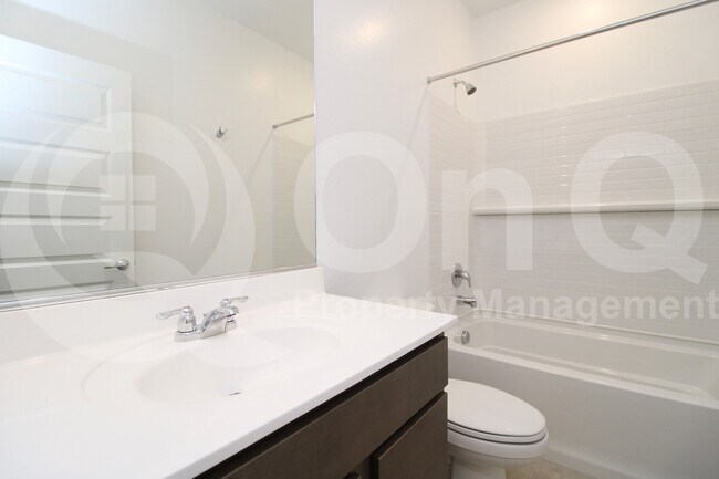 Building Photo - 4715 E Danta St