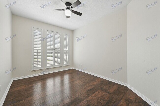 Building Photo - 544 Layton Dr