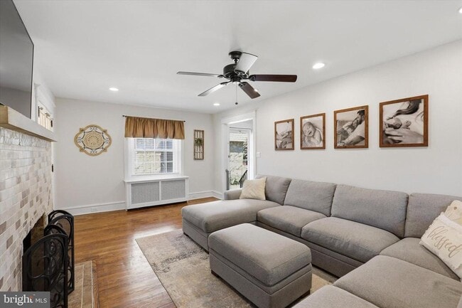 Building Photo - 1637 Locust St